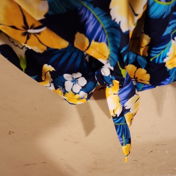 Swimsuits For All Blue and Yellow Tie Front Swim Top NWT SIZE 26 - Picture 6 of 6